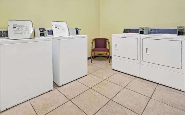 Days Inn by Wyndham Norfolk Military Circle