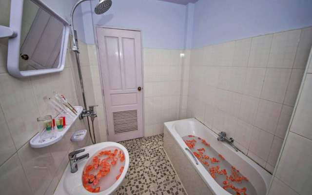 Shwe Hnin Si Hotel