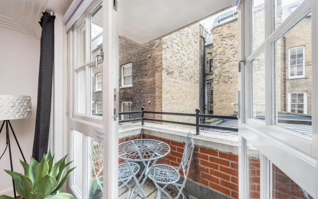 2-bedroom Spacious Apartment in the Heart of Covent Garden, London
