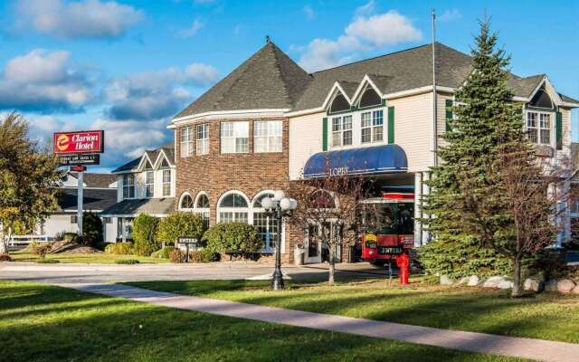 Clarion Hotel Mackinaw City Beachfront