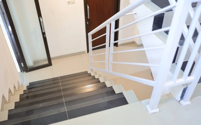 Urbanview Hotel Eropa Maros Near Sultan Hasanuddin Airport by Reddoorz – Hotel Rooms – Maros
