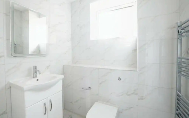 Stunning 2-bed Apartment in Barking