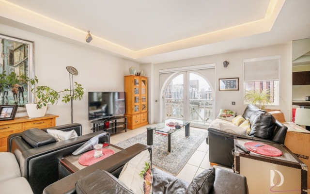 Beautiful 1 Bed on the River