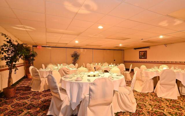 Отель Black River Falls