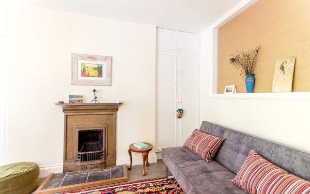 Beautiful 2-bedroom Flat in a Victorian House