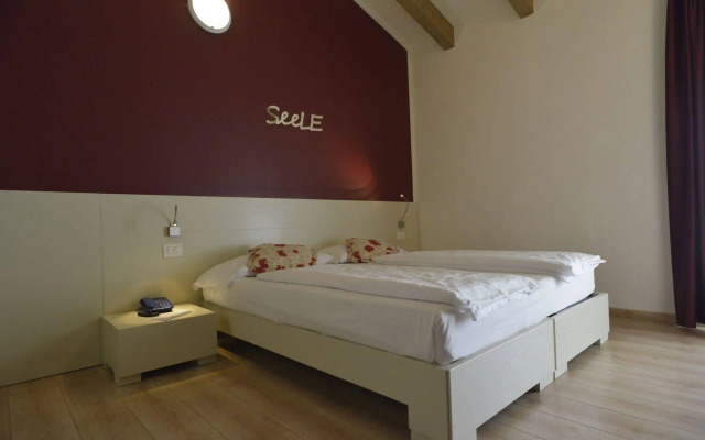 Hi Hotels Torbole Pool & Spa