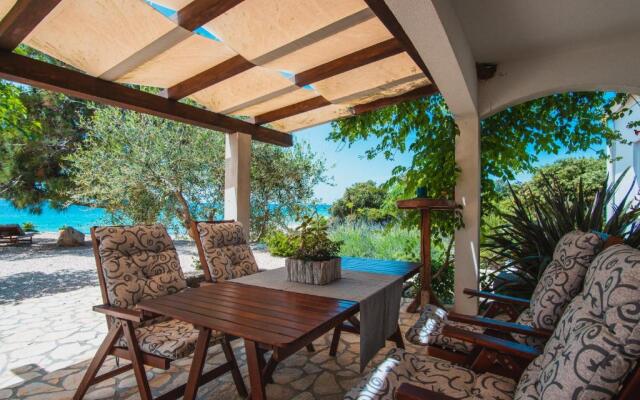 Beautiful house next to the sea