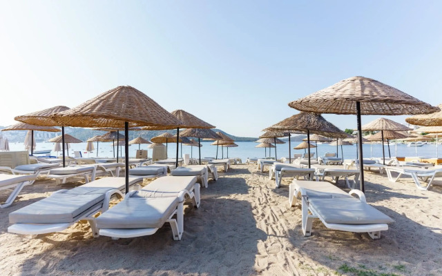 Costa Bitezhan Hotel