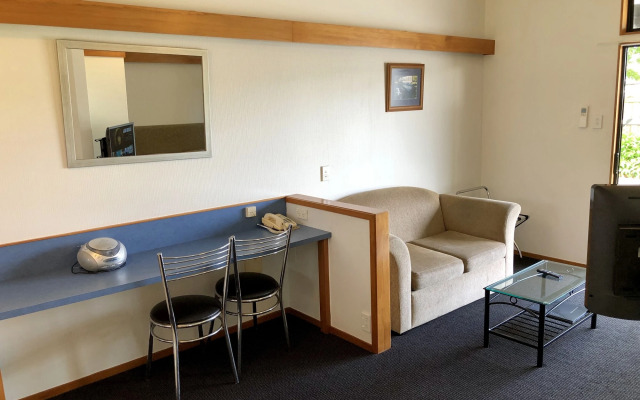 Teal Motor Lodge