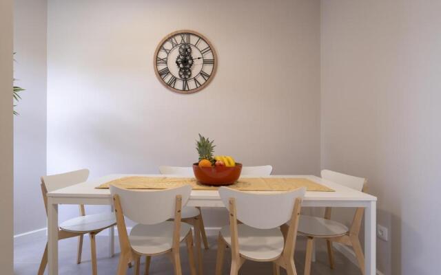 Deluxe Bright Flat with Netflix by Host Wise