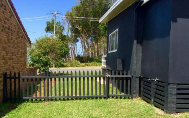 Tallowood beachfront cottage
