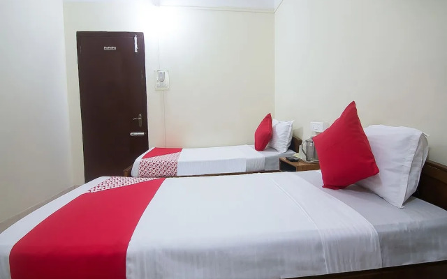 OYO 12216 Paramount Inn