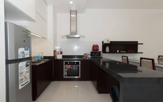 Garden view Apartment - 2 mins to beach