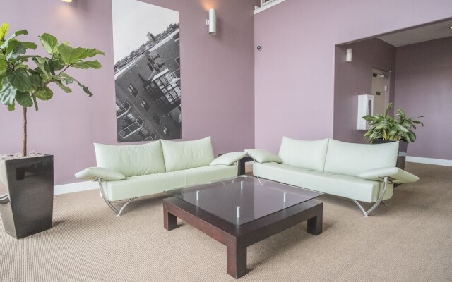 Spacious Townhome w Parking by Frontdesk
