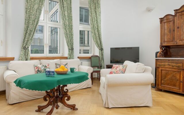 Classic Warsaw by Renters Prestige