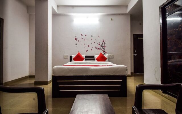 OYO 18738 Hotel Saniya