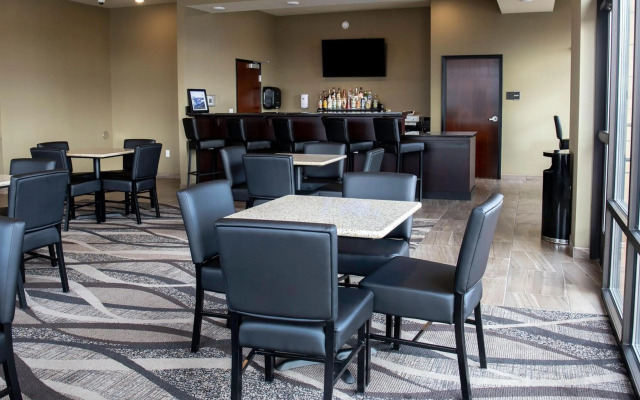 Cobblestone Hotel & Suites - Two Rivers