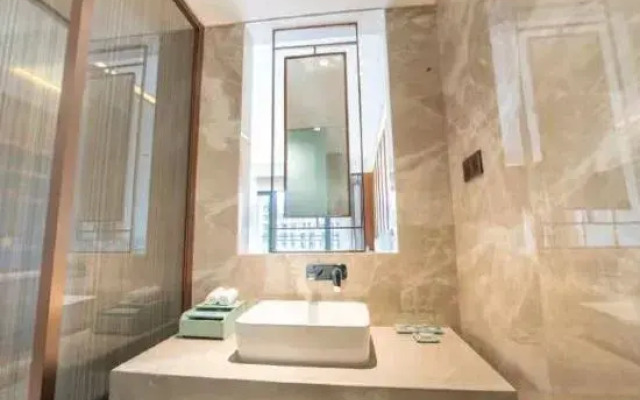 Sanya Banlan Zhongzhou International Hotel (Sanya Bay Phoenix Airport Branch)