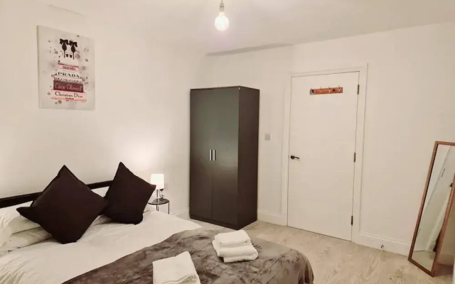 Deluxe 2 Bed Apartment in Uxbridge