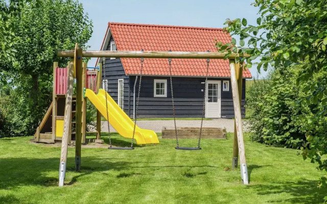 Atmospheric Holiday Home Near the Oosterschelde