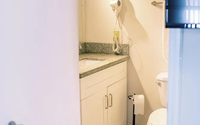 Beachside Gardens Apartments by Lowkl