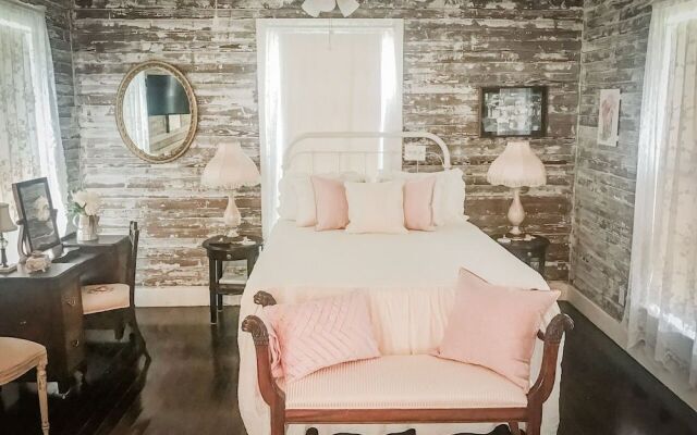 Adams League Historic Inn