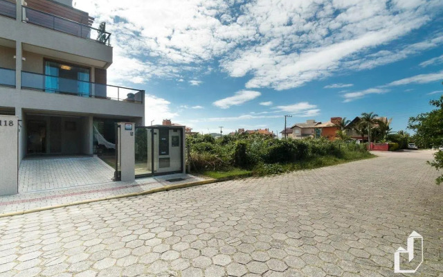 Triplex com 03 suítes com jacuzzi externa aquecida