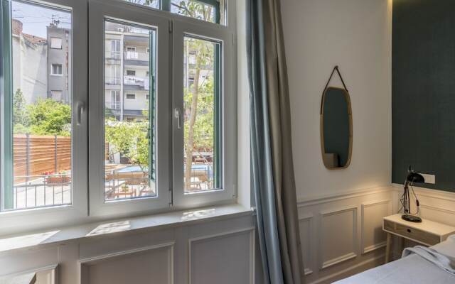 Evala luxury rooms with pool and garden