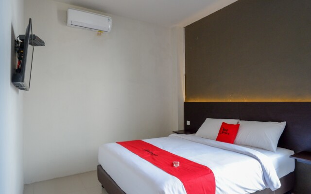 RedDoorz Plus near Solo Baru