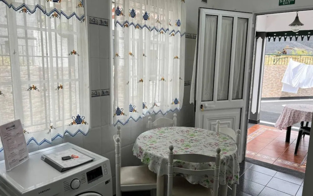 Comfortable 2-bedroom Apartment for Relaxing Stays