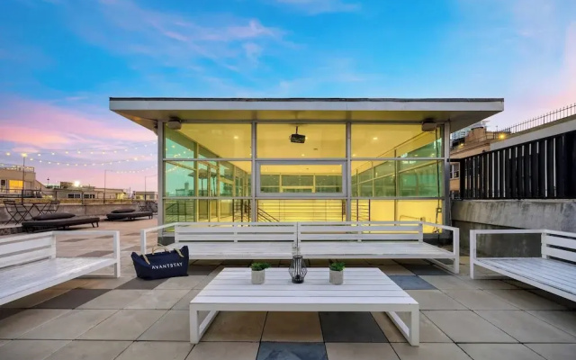 Skyline Lofts by Avantstay: a Multi-level Industrial-chic Retreat in Dtla With Rooftop Views, Soaring Ceilings & Steps to Dining, Music & Culture