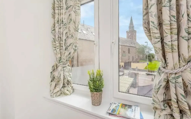Family - Central - Parking - Wifi - Sleeps 4