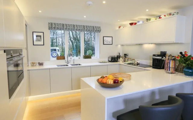 2 The Drive, Hillfield Village