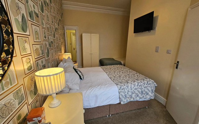Rivelyn Hotel Bar & Restaurant