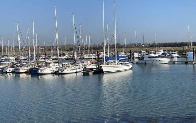 Lovely House With Garden Near Maldon Promenade