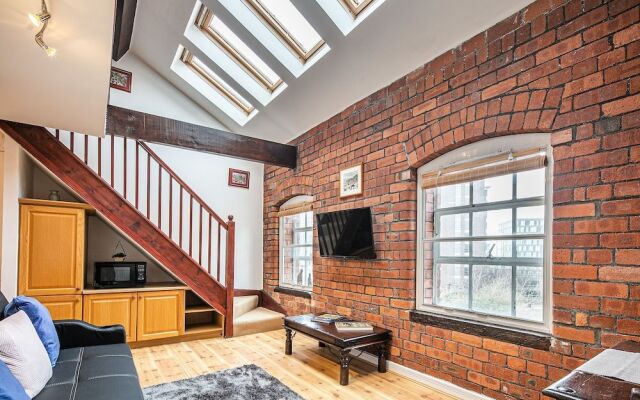 Victoria Quays Loft Apt - Free Parking