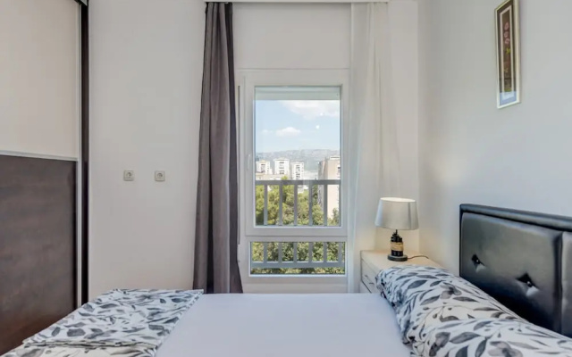 Modern 90 m2 apt With Balcony w the sea View