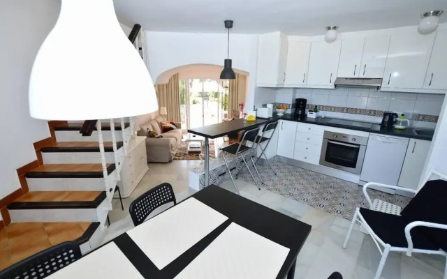 Calahonda - Sleeps 6 - Parking - Garden - Pool