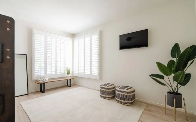Hollywood Hills Sunset Strip Home w Hottub