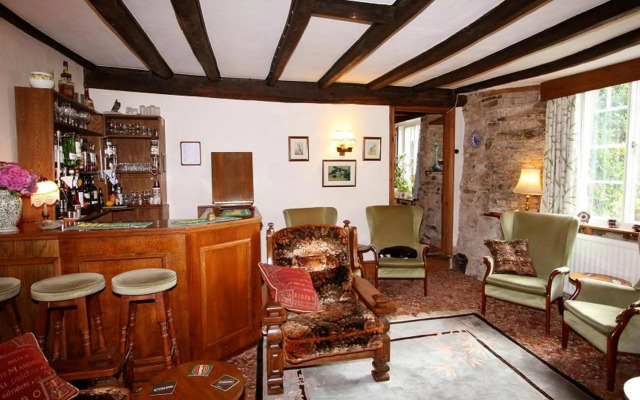 Collaven Manor Hotel