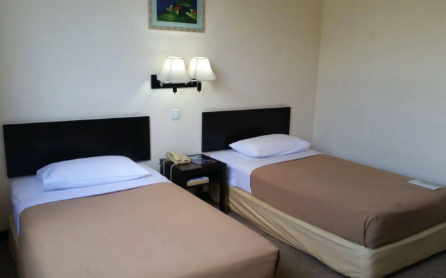 Carlton Holiday Hotel & Suites