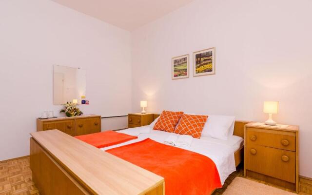 Rooms Batina