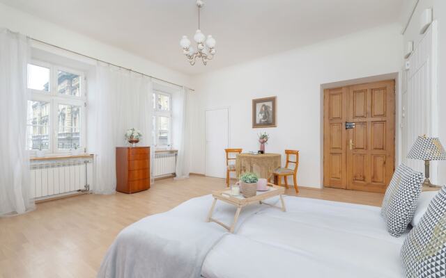 Picturesque Apartment Krakow by Renters