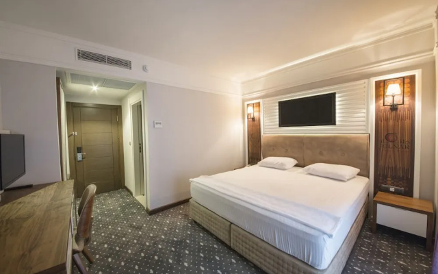 Jolnar Garden Hotel