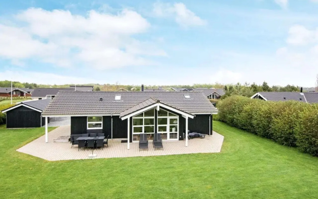 8 Person Holiday Home in Hemmet