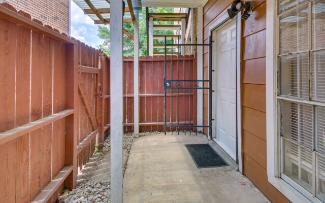 Southwest Houston Apartment w/ Pool Access!