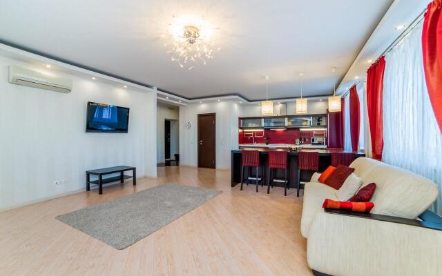 Европа Центр на улице Фролова 31