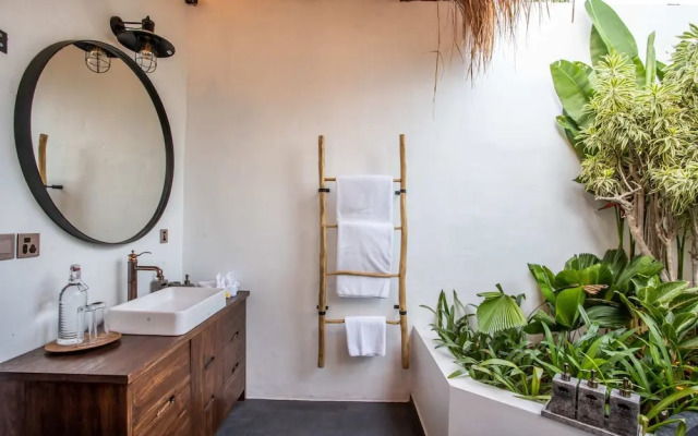 Majestic Private Villa 6 Br Canggu With Staff