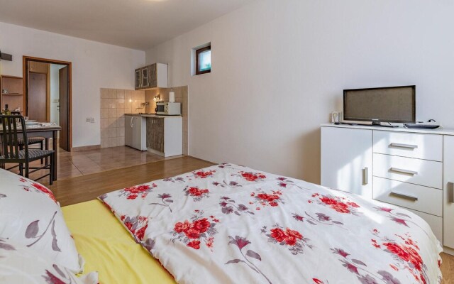 Beautiful Apartment in Pula With Wifi