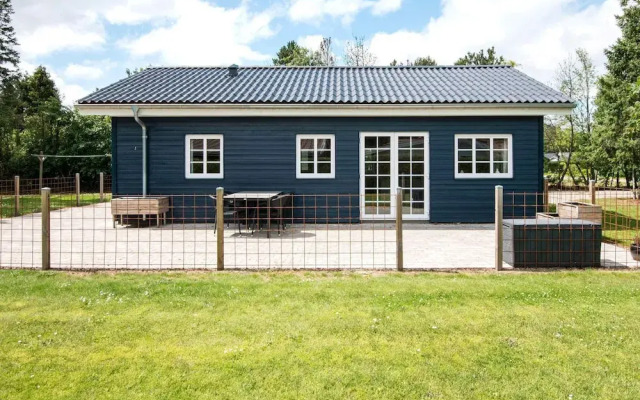 Tranquil Cottage Near Kvie Lake-by Traum
